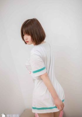 男模全身脱得精光gay
