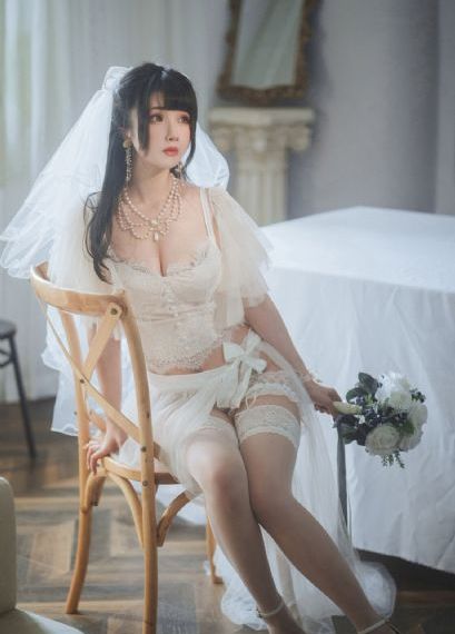 粉嫩入口处粗黑进进出出绿帽